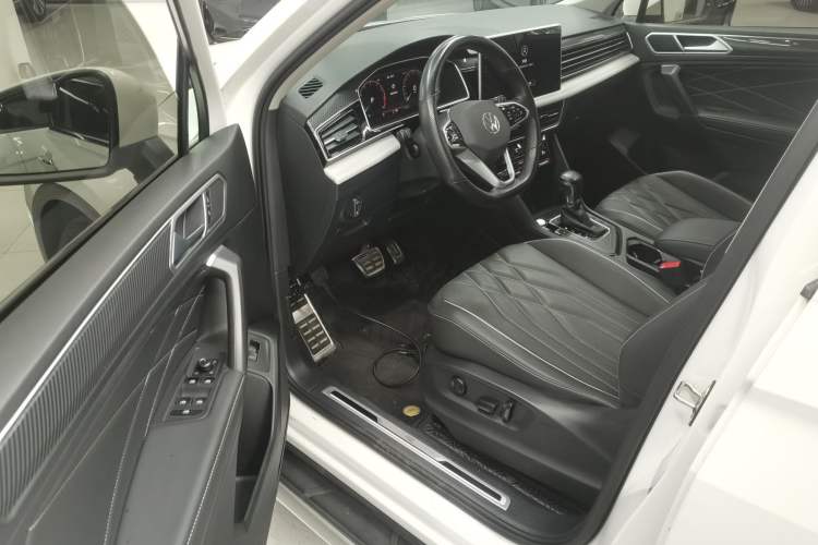 Used Volkswagen Tiguan L 2022 330TSI Automatic Two-Wheel Drive R-Line Enhanced Edition
