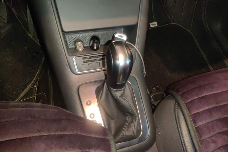 Used Volkswagen Tiguan 2015 1.8TSI Automatic Two-Wheel Drive Trend Edition Gear Lever