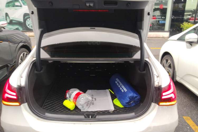 Used Mercedes-Benz A-Class 2022 Revised Version A 200 L Sport Sedan Fashionable Style Trunk