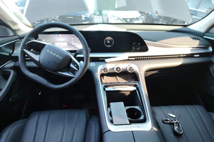 Used EXEED Lingyun 2025 300T Two-Wheel Drive Starry Edition Center Console