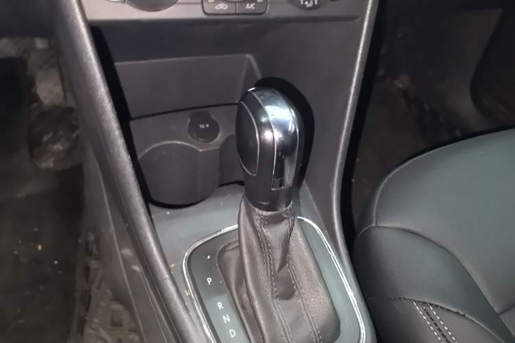 Used Volkswagen Polo 2016 1.4L Automatic Trendy Model Gear Lever