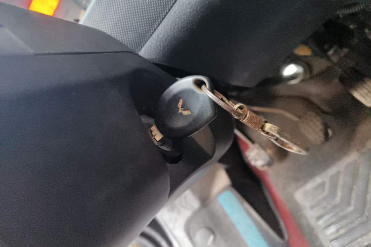 Used Wuling Rongguang 2012 1.2L Extended Basic Version LJY Vehicle Key