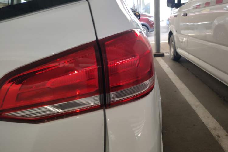 Used Haval H6 2018 Sport Edition 1.5T Manual Two-Wheel Drive Elite Model China V Standard Right Rear Taillight