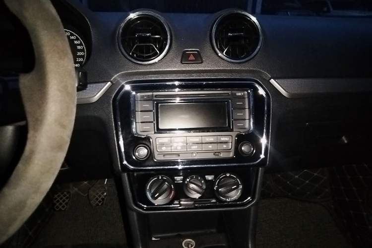 Used Volkswagen Jetta 2017 1.5L Manual Comfort Model Audio And AC Panel