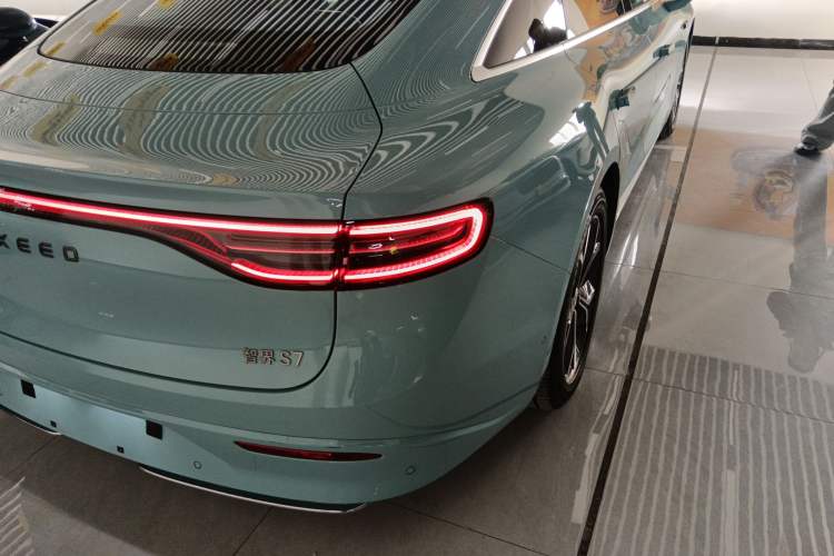 Used Hima Luxeed S7 2025 705 km Pro
