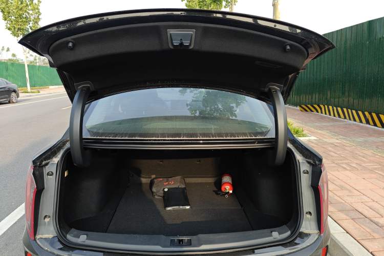 Used Hongqi E-QM5 2022 431 km Charge & Enjoy Edition Trunk