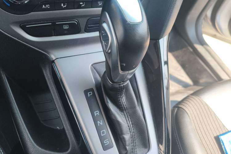 Used Ford Focus 2012 Sedan 1.6L Automatic Fashion Edition
