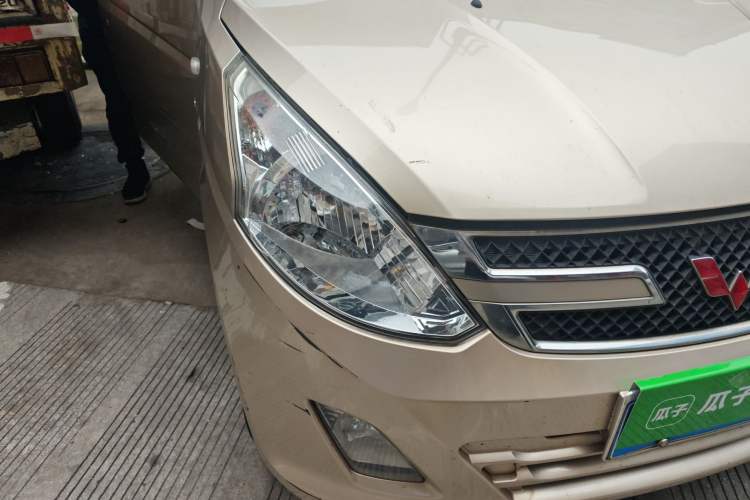Used Wuling Rongguang V 2018 1.5L Practical Version Right Front Headlight