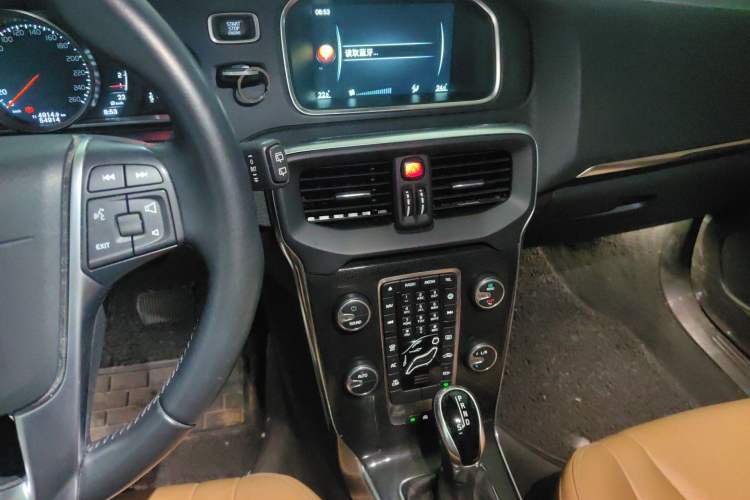 Used Volvo V40 2017 T3 Zhiyi Edition