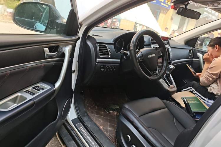 Used Haval H6 2015 Sport Edition 1.5T Automatic Two-Wheel Drive Luxury Model Driver Seat