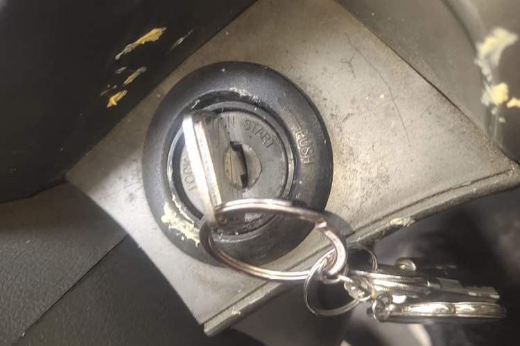 Used Jinbei Hiace 2018 2.0L Fifth-Generation Box Truck Standard Roof 2 Seats 4G19
