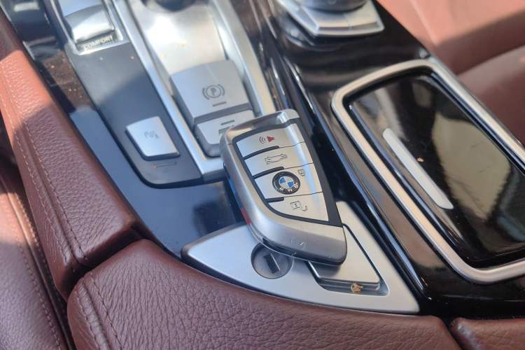 Used BMW 5 Series 2014 535Li Leading Model Vehicle Key