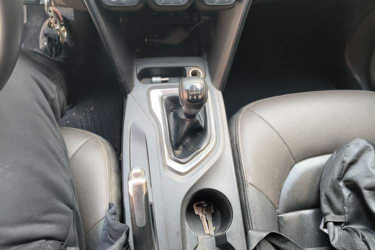 Used GAC Trumpchi GS4 2016 235T Manual Luxury Edition Gear Lever