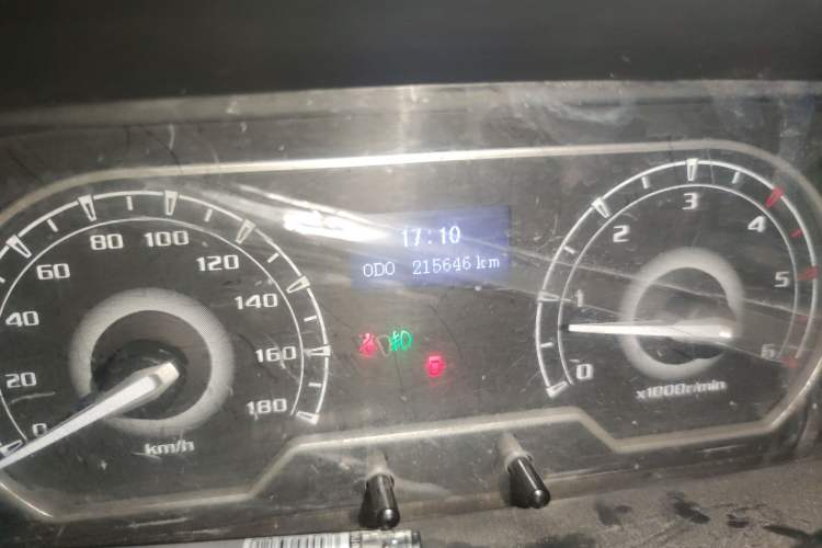 Used SAIC MAXUS Xintu V80 2019 2.5T Classic Model 6-Speed Manual Aotong Long Wheelbase Mid-Height 7-Seater
