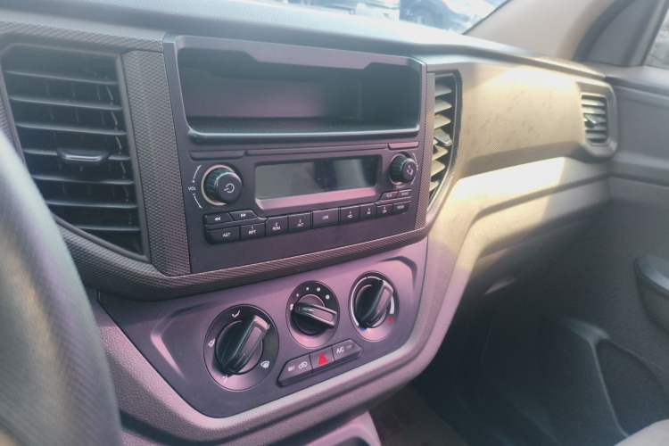 Used Wuling Hongguang V 2019 1.5L Jingqu Version China VI LAR