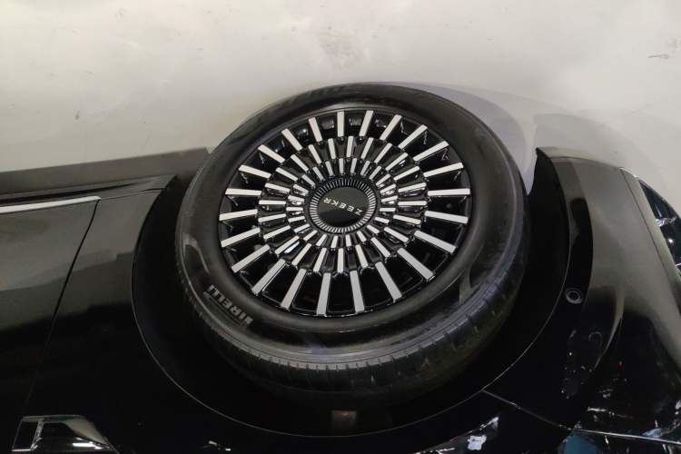 Used Zeekr 009 2024 7-Seater Walk-Through Version Four-Wheel Drive 108 kWh Exterior 4