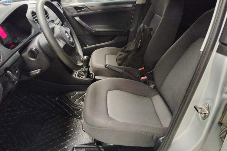 Used Volkswagen Jetta 2015 1.6L Manual Fashion Edition
