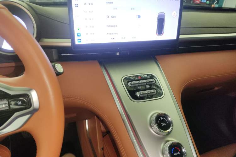 Used ORA Lightning Cat 2022 600 km All-Wheel Drive High-Performance Version
