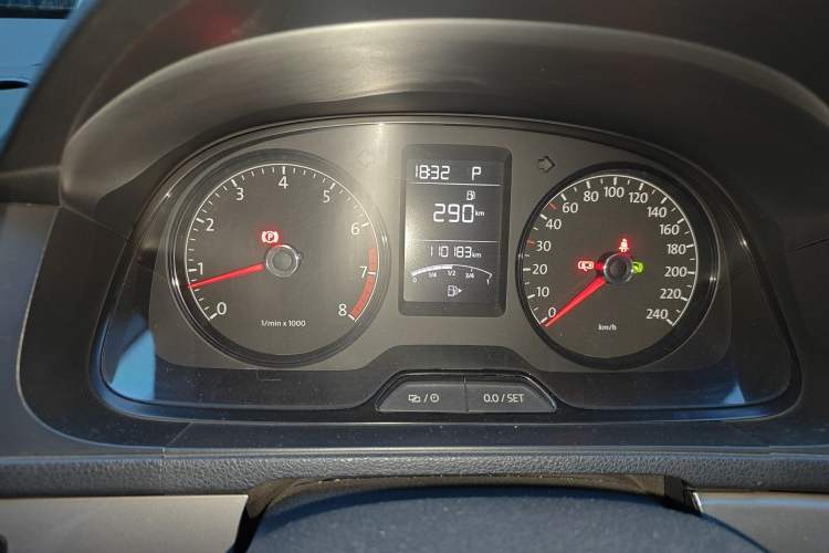 Used Volkswagen Gran Lavida 2013 1.6L Automatic Fashion Model