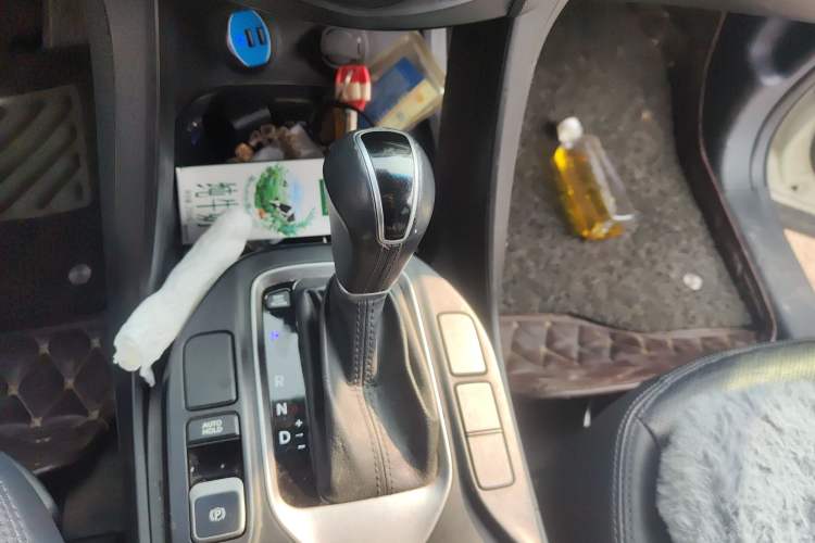 Used Hyundai Santa Fe 2015 2.0T Automatic Two-Wheel Drive Smart Version 5 Seats