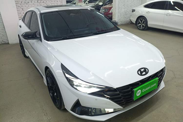 Used Hyundai Elantra 2022 1.5L CVT LUX Prestige Edition Front Right 45 Deg