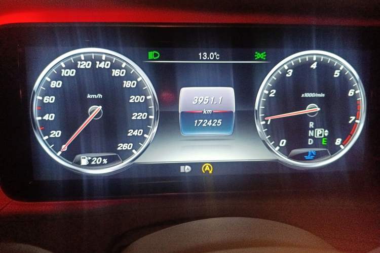 Used Mercedes-Benz S-Class 2014 S 320 L Business Model Odometer Close Up