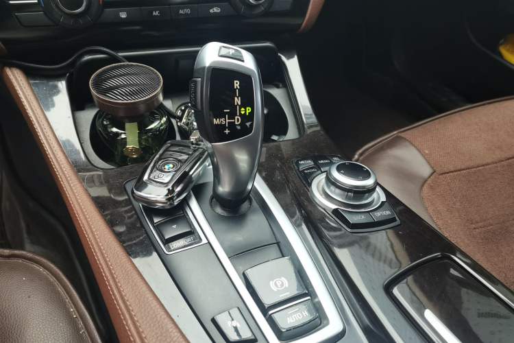 Used BMW 5 Series 2014 525Li Leading Model
