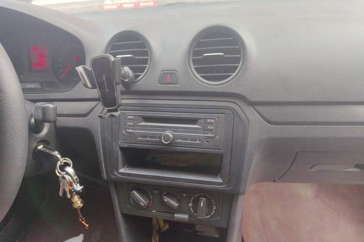 Used Volkswagen Jetta 2015 1.4L Manual Fashion Model
