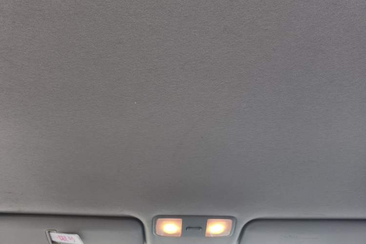 Used Hyundai Verna (older generation) 2010 Sedan 1.4L Manual Comfort GS Headliner