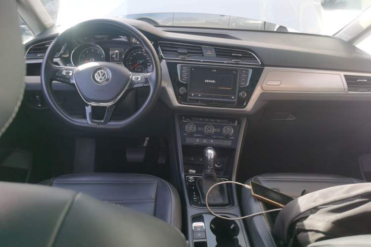 Used Volkswagen Touran 2018 Volkswagen Touran L 280TSI DSG Comfort Edition 7-seater
