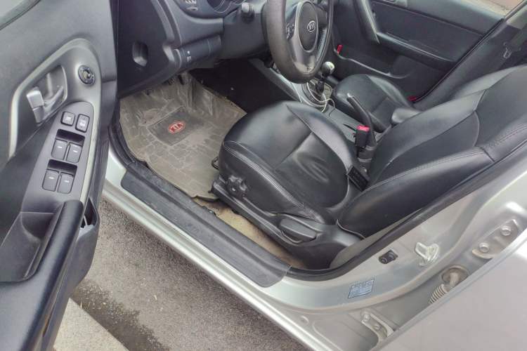 Used Kia Forte 2011 1.6L MT GLS