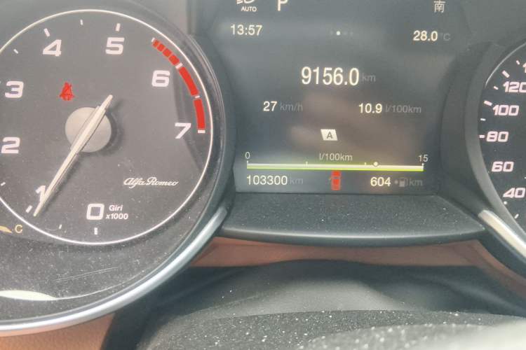 Used Alfa Romeo Giulia 2017 2.0T 280HP Luxury Edition Odometer Close Up