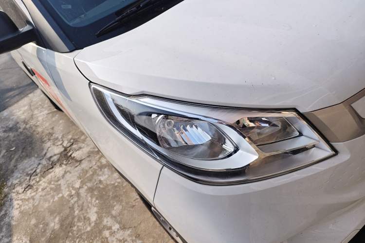 Used SAIC MAXUS EV30 2023 Pure-Electric Smart Logistics Expert with Long Wheelbase Guoxuan
