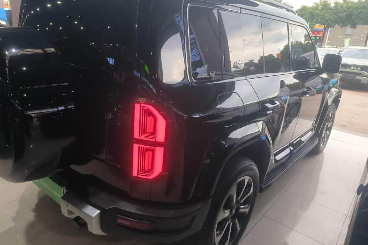 Used Formula Leopard 5 2023 Explore Edition Rear Right 45 Deg