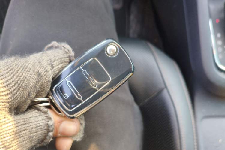 Used Volkswagen Sagitar 2015 230TSI Automatic Luxury Model Vehicle Key