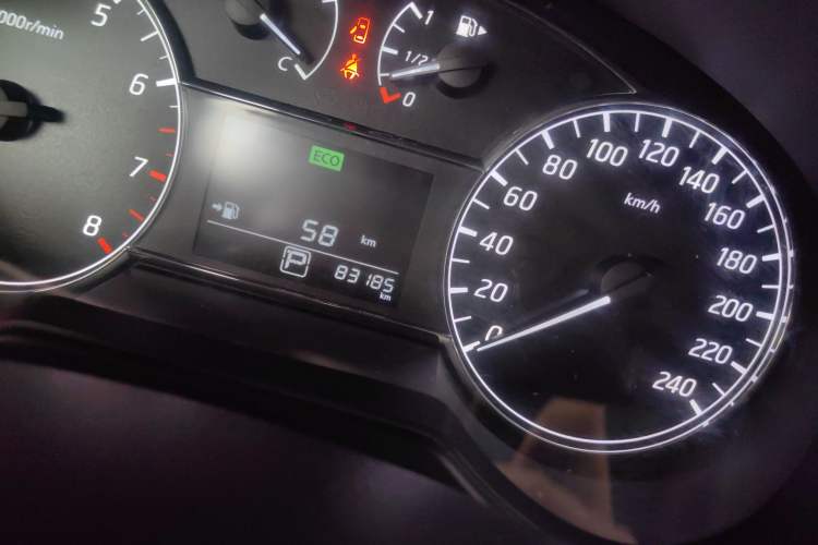 Used Nissan Tiida 2016 1.6L CVT Cool Dynamic Edition Odometer Close Up