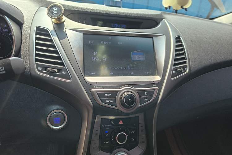 Used Hyundai Elantra (5th Generation / Langdong) 2016 1.6L Automatic Smart Version
