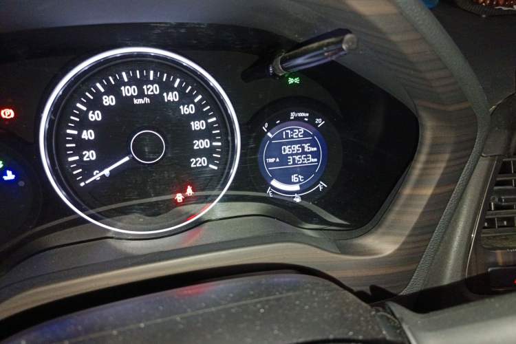 Used Honda Vezel 2020 1.5L CVT Pioneer Edition Odometer Close Up