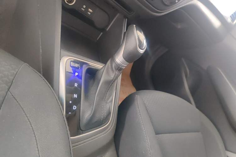 Used Hyundai Verna (new generation) 2016 1.4L Automatic Cool Edition GLS Gear Lever