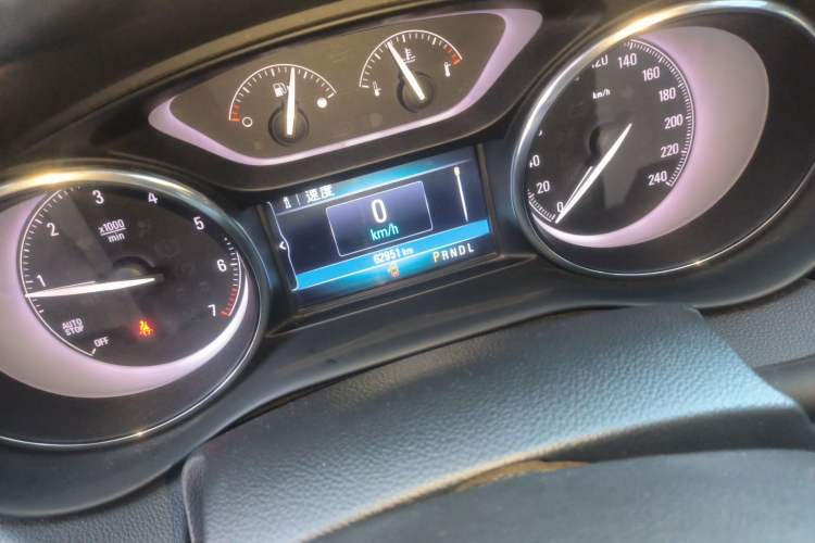 Used Buick Envision 2020 20T Two-Wheel Drive Luxury Model Odometer Close Up