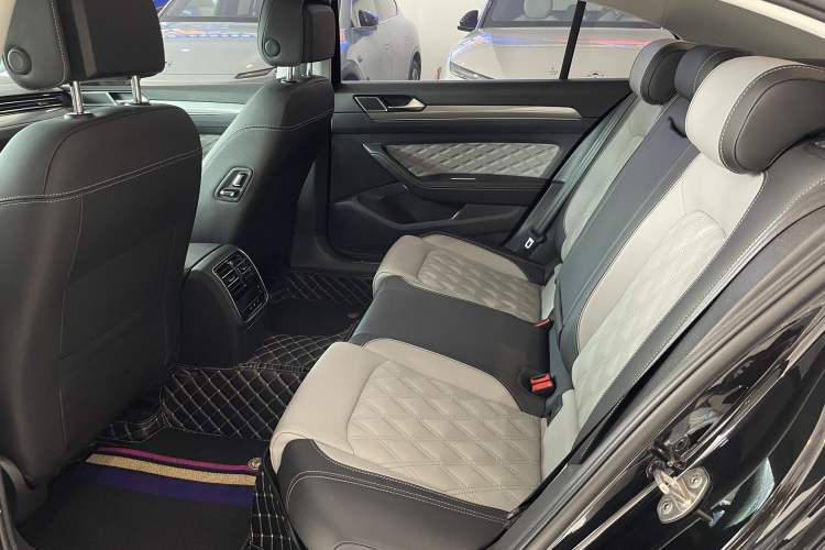 Used Volkswagen Magotan 2023 2 Million Units Limited Edition 280TSI DSG Leading Version