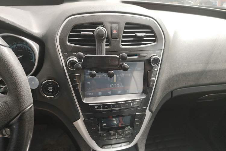 Used GAC Trumpchi GS5 2013 2.0L Automatic Two-Wheel Drive Light Interior Special Edition
