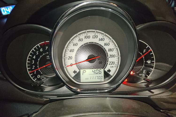 Used Toyota YARiS L Zhi Xuan 2015 1.5G Automatic Orange Limited Edition
