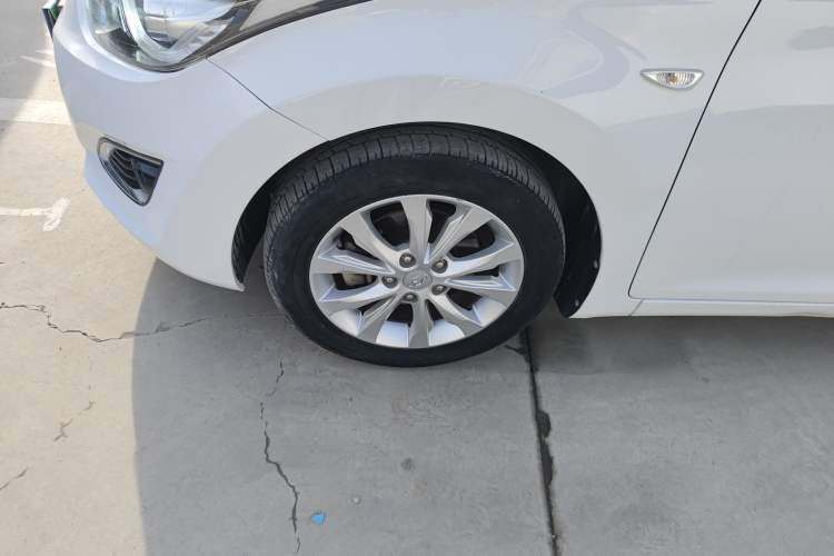 Used Hyundai Elantra (5th Generation / Langdong) 2016 1.6L Automatic Smart Version