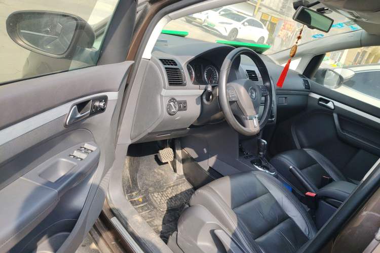 Used Volkswagen Touran 2013 1.4T DSG Crystal Edition 5-Seater
