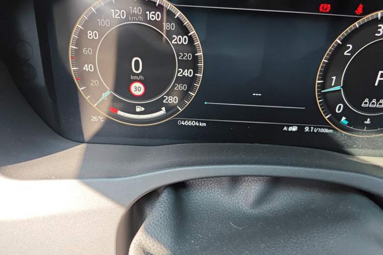 Used Jaguar XEL 2023 2.0T 250 PS R-DYNAMIC S Advanced Sport Edition Odometer Close Up