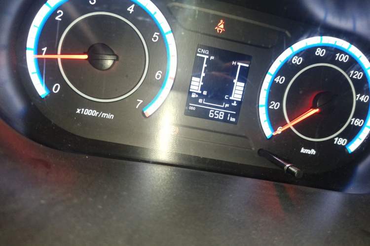 Used CHANGAN KAICHENG Ruixing M60 2023 1.6L CNG Comfort-Grade 6-Seater Passenger Vehicle Odometer Close Up