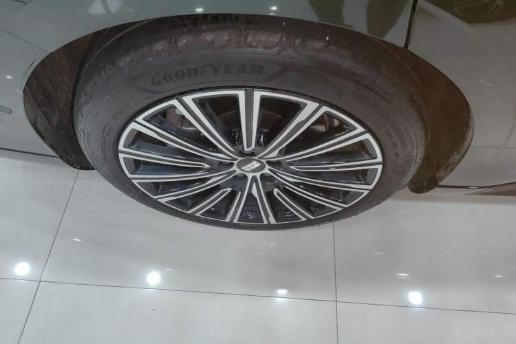 Used Geely Galaxy 8 2025 130km EM-P Starship Edition Exterior 1