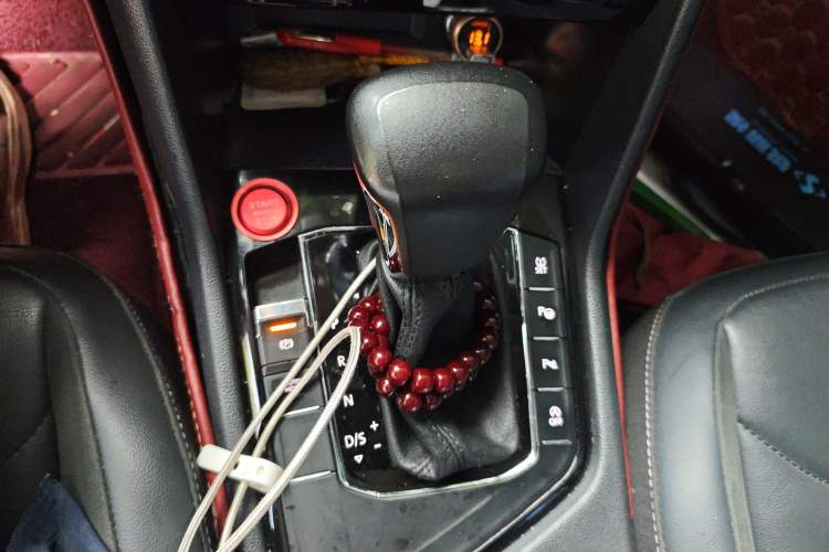 Used Volkswagen Tiguan L 2019 Revised 330TSI Automatic Two-Wheel Drive Smart & Luxury Edition China VI Standard Gear Lever