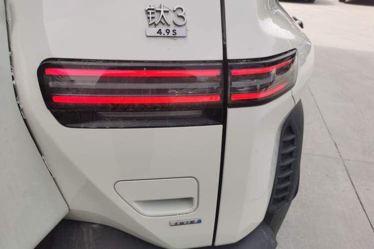 Used Formula Leopard Titanium 3 2025 501KM All-Wheel Drive Intelligent Driving Ultra Version
